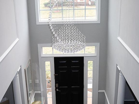 3rd image of 210 Potomac Ridge Dr