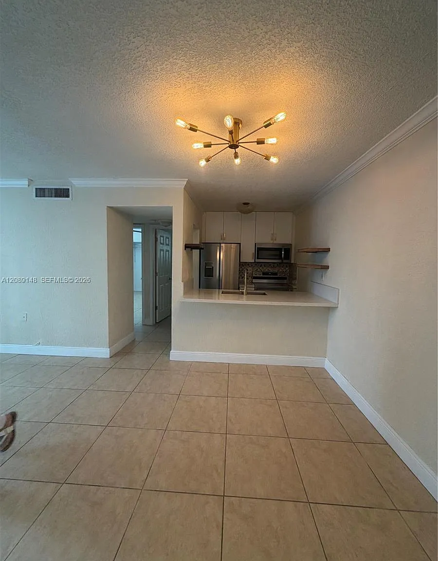 300 Madeira Ave — Photo 2