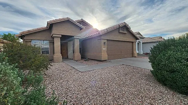3 bed, 1741 sqft, $2,400 — Photo 1