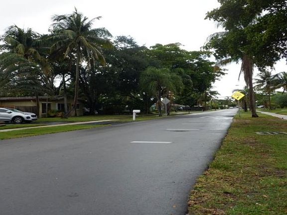 Exterior Neighborhood (street photo)