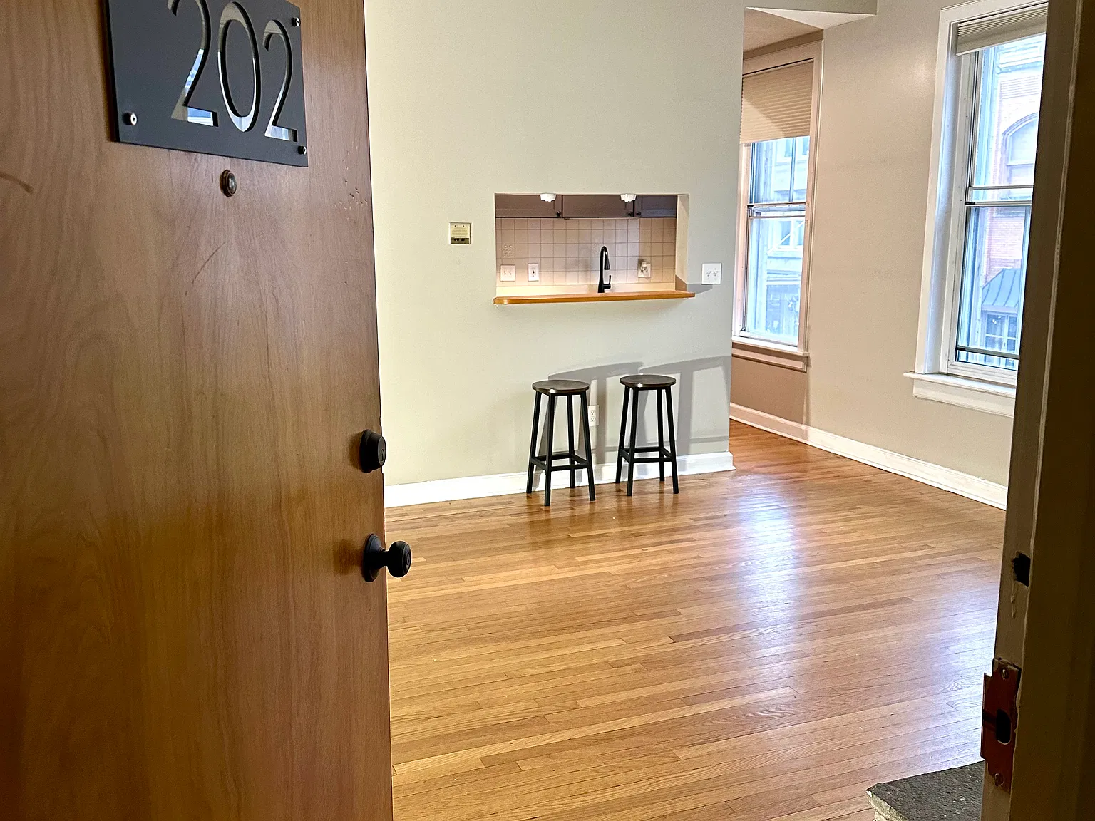 Studio, 516 sqft, $2,200 — Photo 4