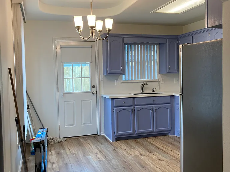 910 English Ave — Photo 8