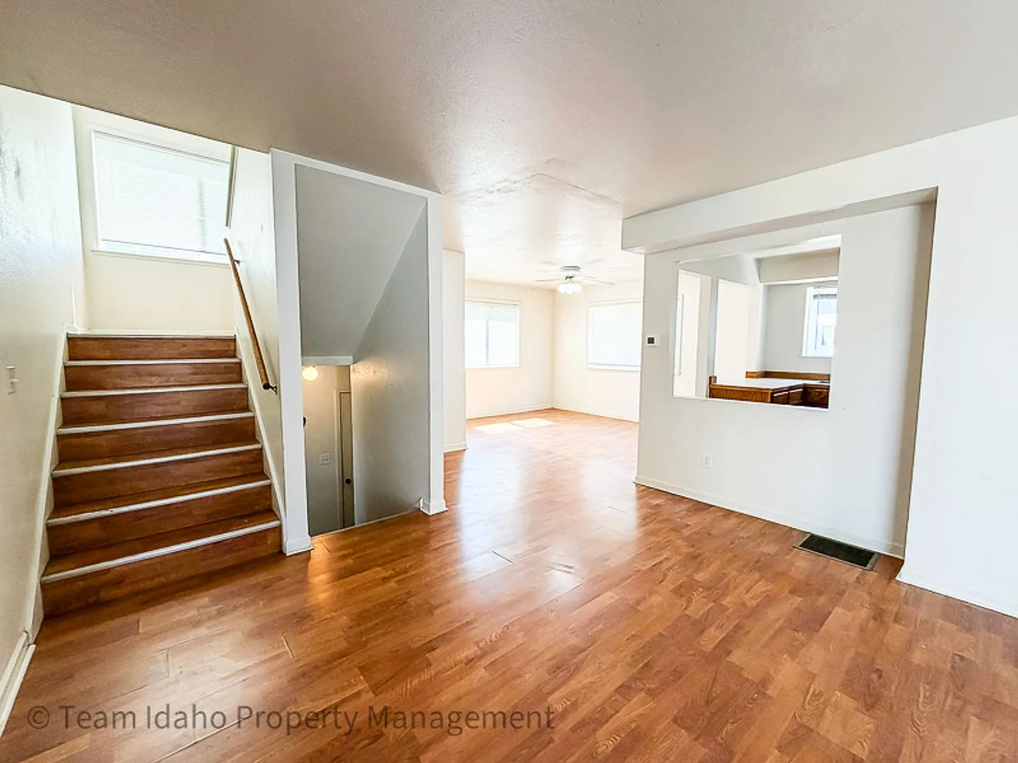 4 Bed/3 Bath Three Story Condo Near Bus Routes and Shopping — Photo 4