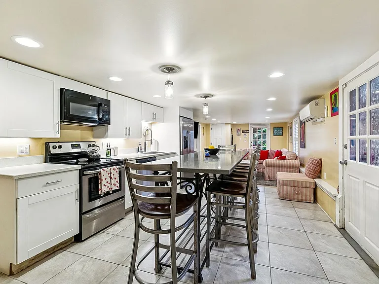 1904 Laharpe St #1904 — Photo 1