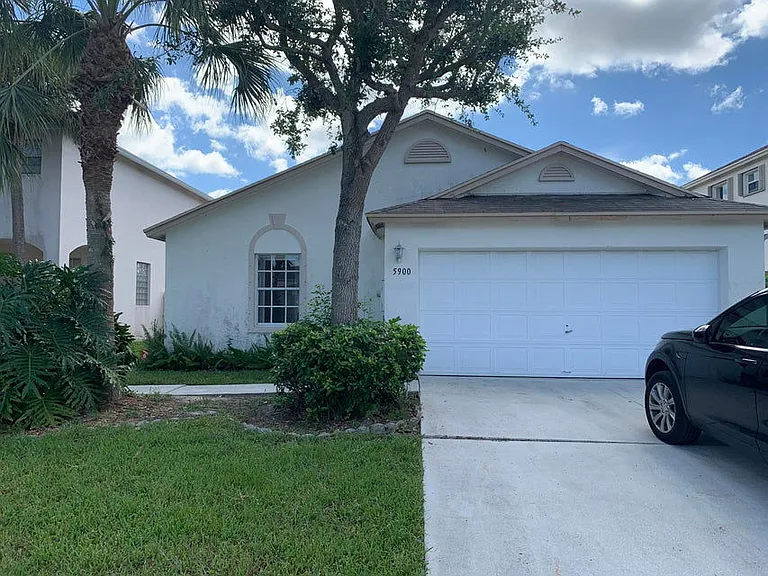 5900 Azalea Cir — Photo 2