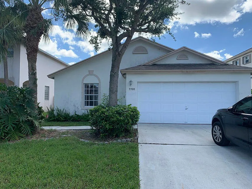 Building Photo - 5900 Azalea Cir