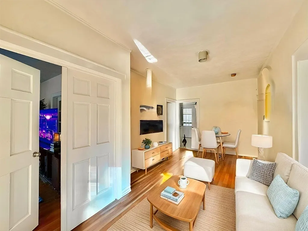 Building Photo - 1466 Commonwealth Ave #3