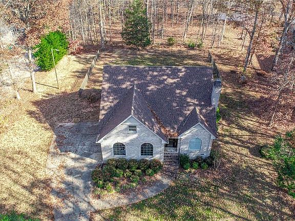 2nd image of 221 E Plantation Cir