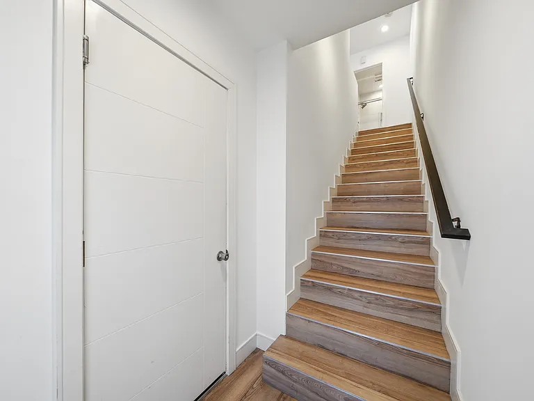 1235 1/2 W 39th Pl — Photo 4