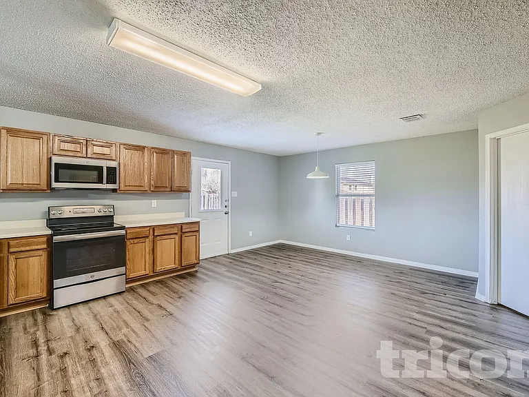 3040 Clemente Dr — Photo 6