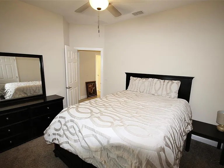 1073 Cavan Dr — Photo 21
