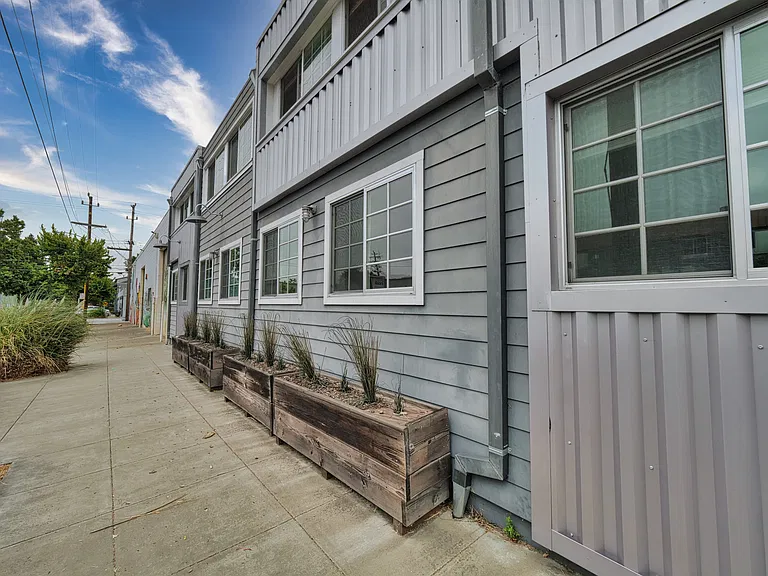 2897 Chapman St #C — Photo 2