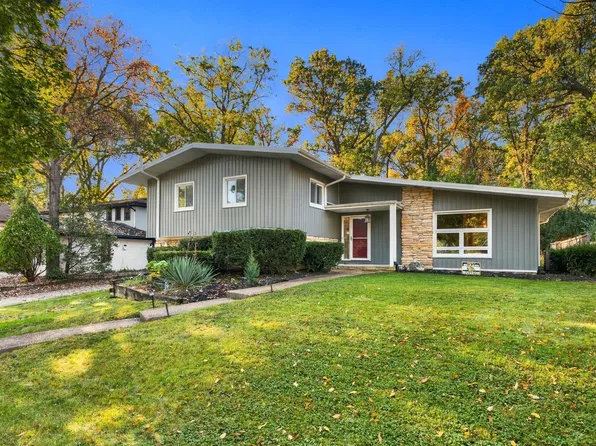 1161 Barneswood Dr, Downers Grove, IL 60515