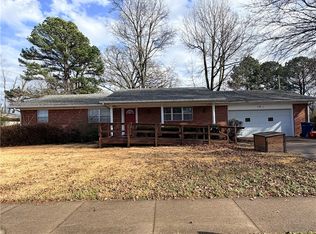 115 S Country Club Rd, Siloam Springs, AR 72761