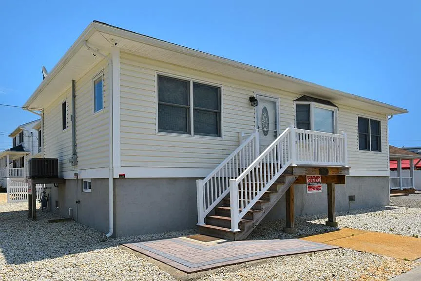 2301 Grand Central Ave — Photo 2
