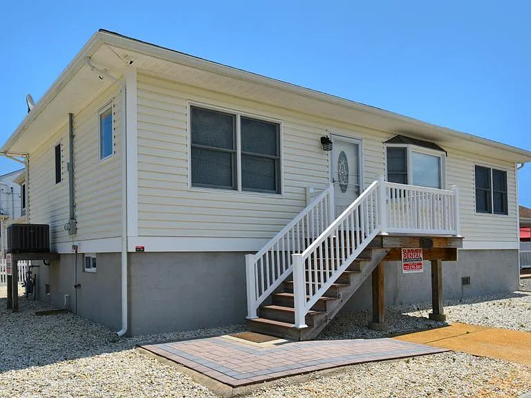 2301 Grand Central Ave — Photo 2