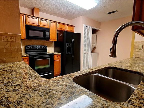 4th image of 3208 Queen Palms Ct