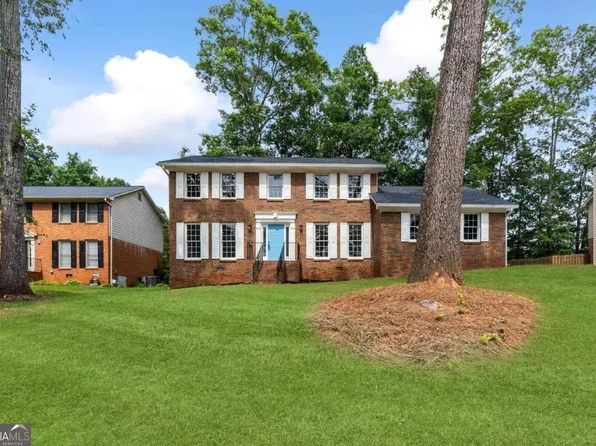 647 Royal Abbey Dr, Stone Mountain, GA 30088