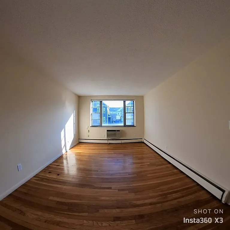 2 bed, 1.0 bath, 580 sqft, $2,600 — Photo 4