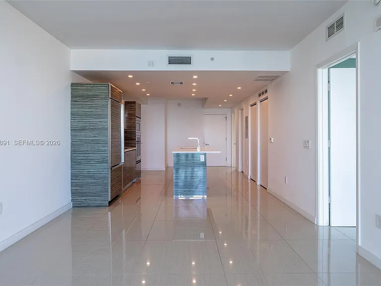460 NE 28th St #707 — Photo 3