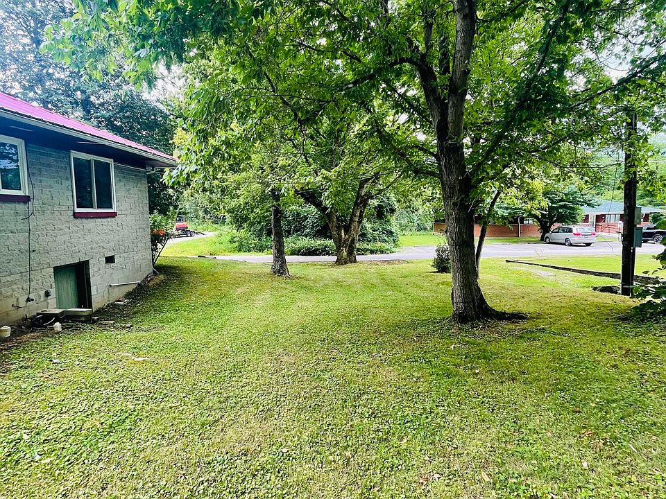58 Railroad St, Beattyville, KY 41311 Zillow
