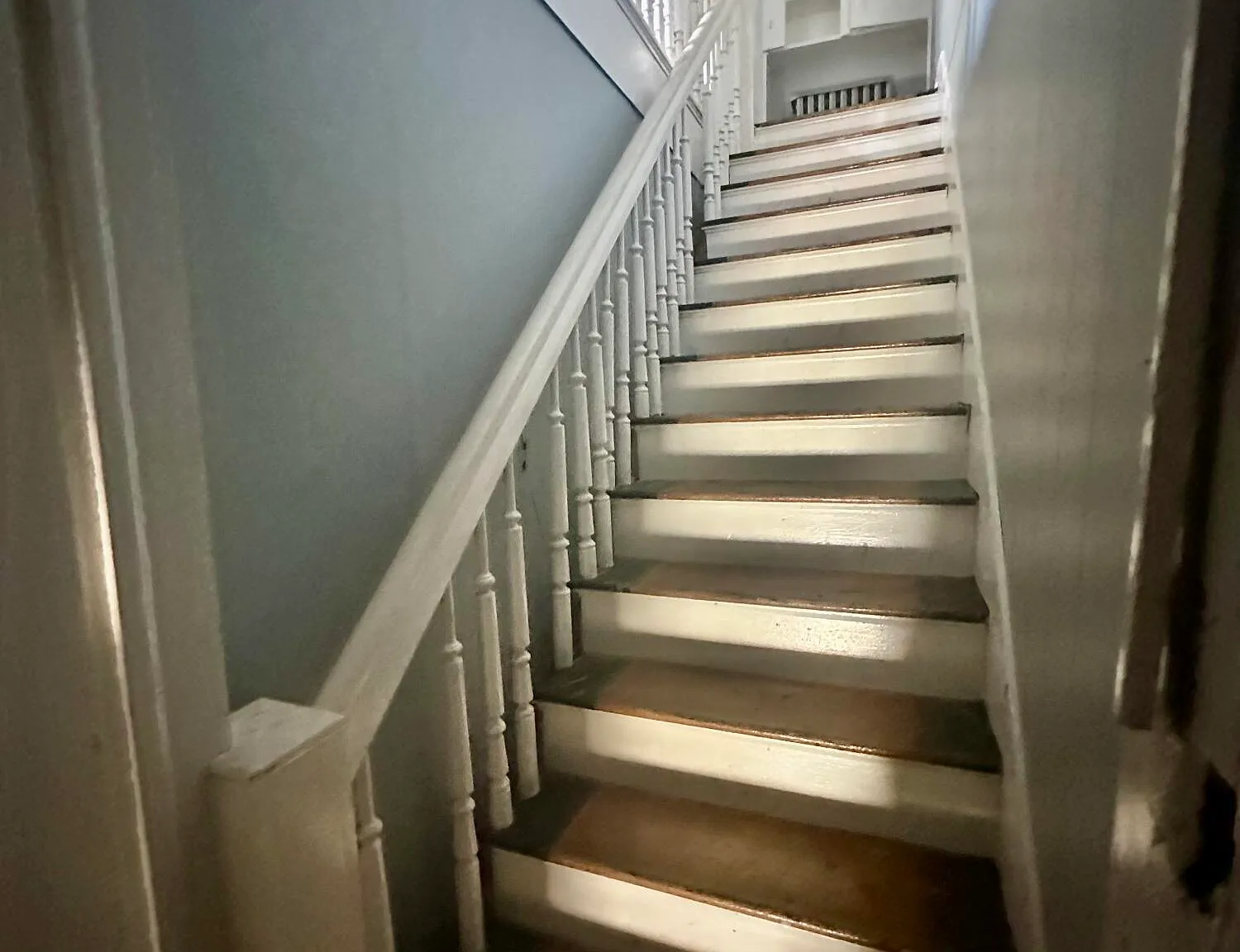 1 bed, 1.0 bath, 1000 sqft, $975 — Photo 2