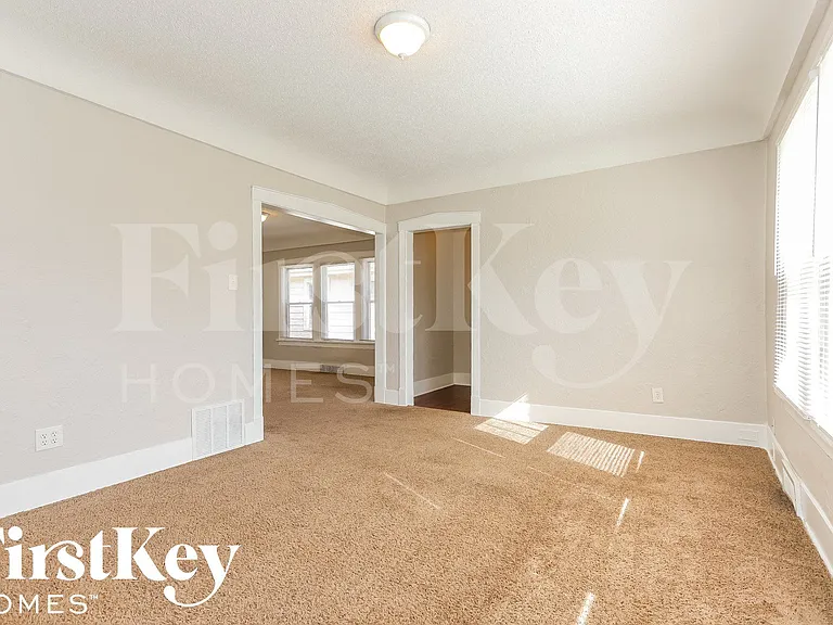 1306 Brookside Ave — Photo 4