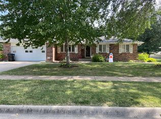 1142 SW Kent Pl, Topeka, KS 66604