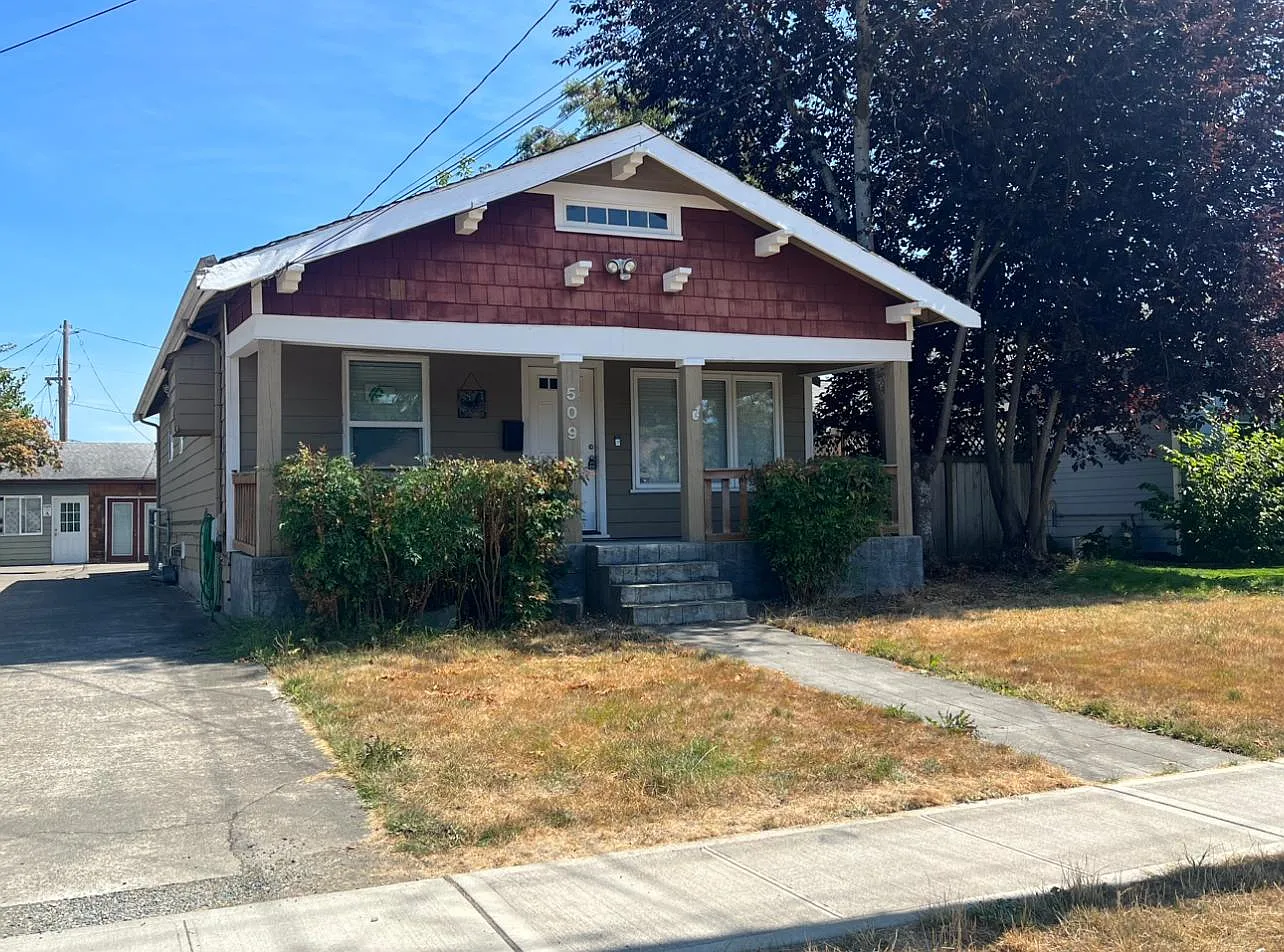 4 bed, $2,895 — Photo 1