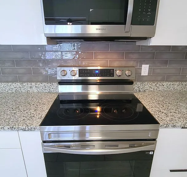 621 Riviera Dr — Photo 11