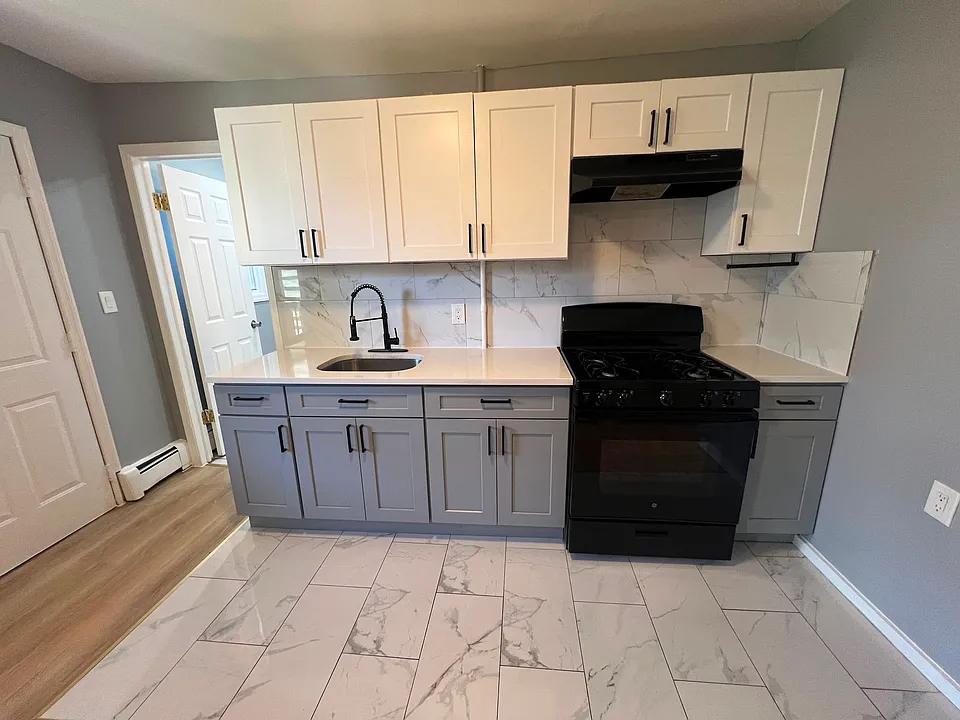 542 River St #2