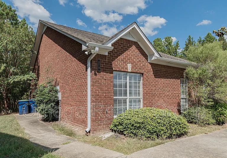 570 Treymoor Lake Cir — Photo 2