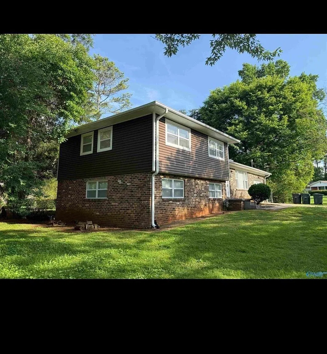 4 bed, 2.0 bath, 2103 sqft, $1,795 — Photo 2