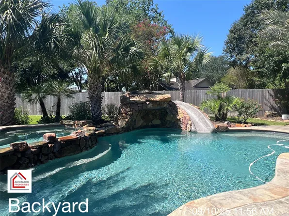 903 Sugarfield Ct, Sugar Land, TX 77498