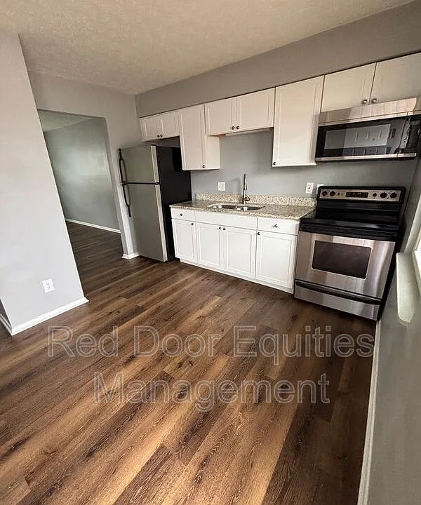 129 W Walnut St #P