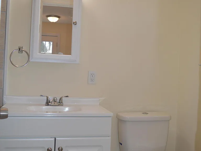 186 S Park Ave — Photo 14