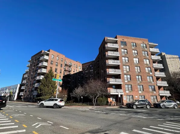 100-25 Queens Boulevard image 3 of 23