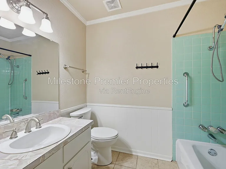 302 Iowa St — Photo 13