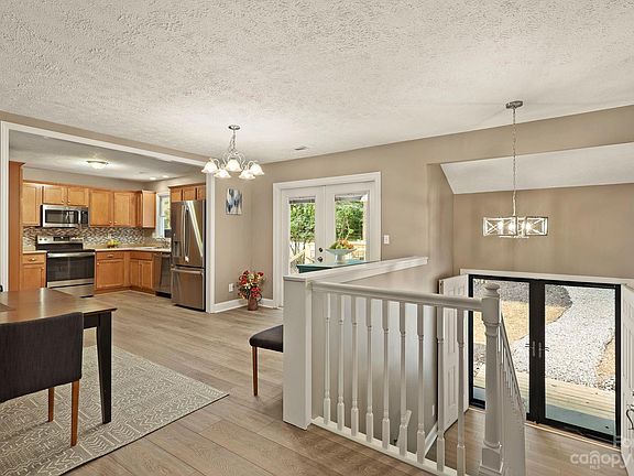 5th image of 205 Brightwater Heights Dr