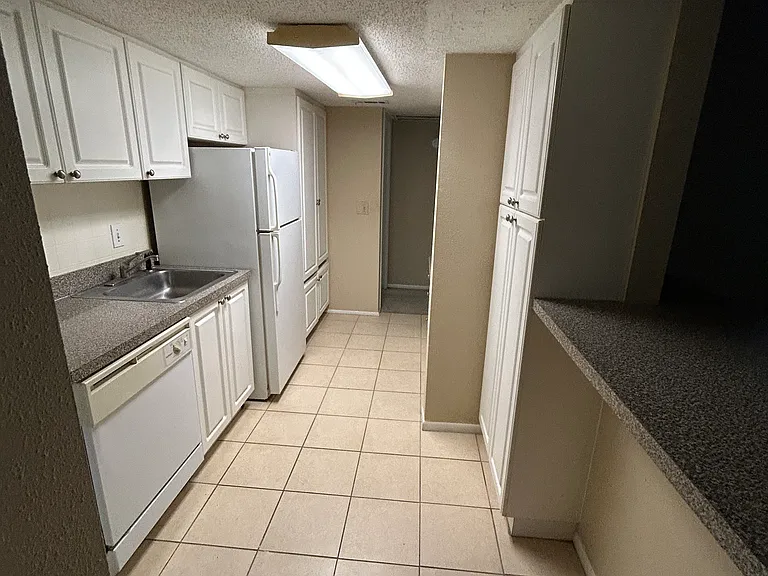 109 Oyster Bay Cir #240 — Photo 7