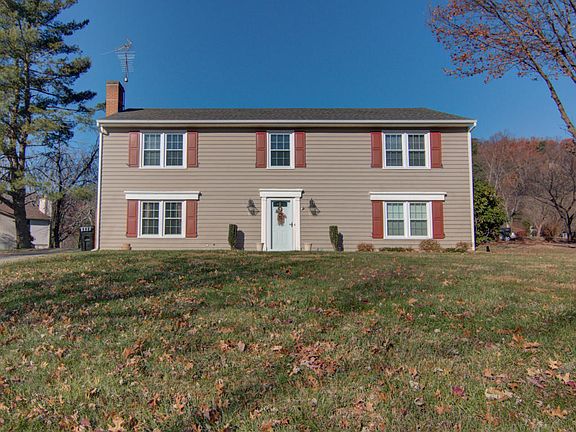 3rd image of 6607 Old Barn Cir