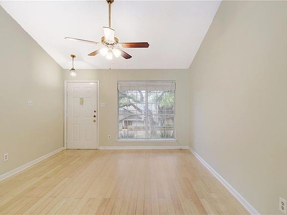 5th image of 1015 E Yager Ln Unit 180