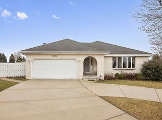 610 Carriage Ridge Ln, Lemont, IL 60439