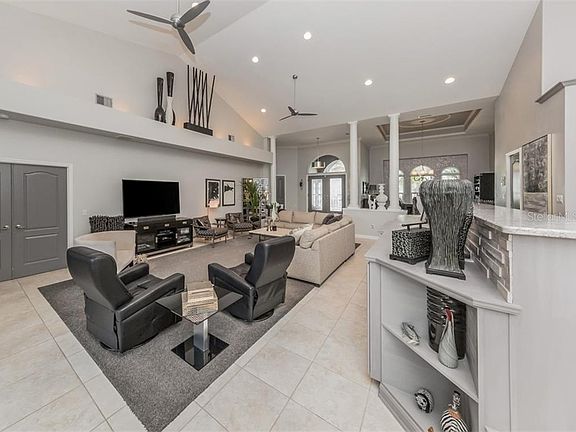 5th image of 627 Khyber Ln