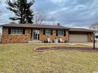 737 N 11th St, Clinton, IA 52732