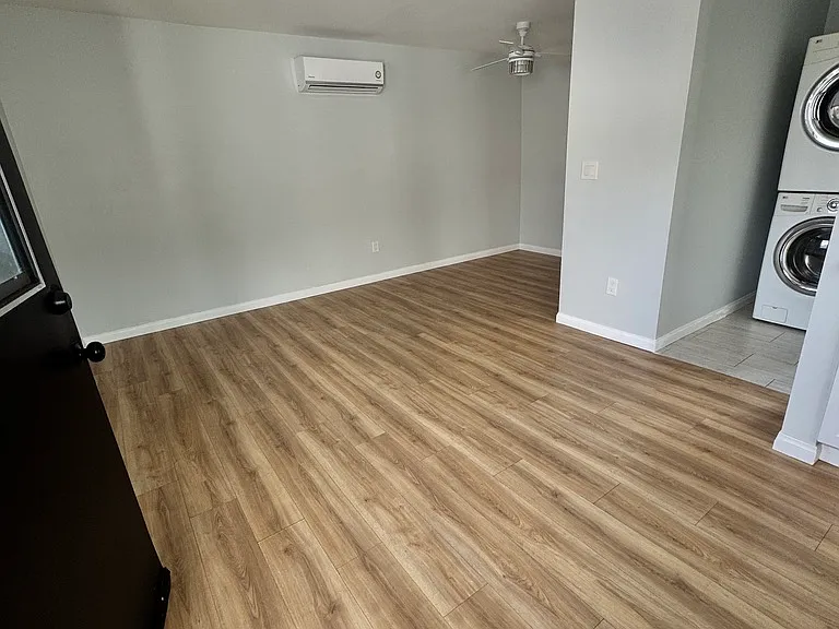 10402 Woodman Ave — Photo 3