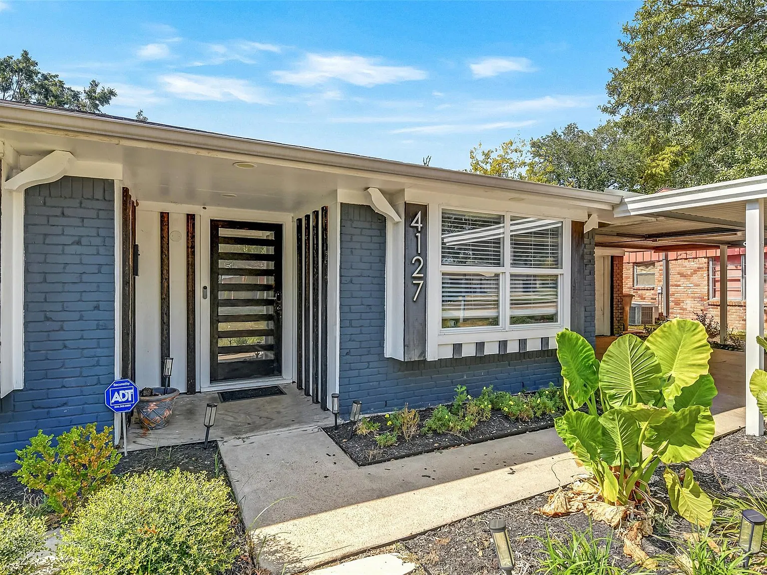 4 bed, 3.0 bath, 2760 sqft, $3,500 — Photo 4