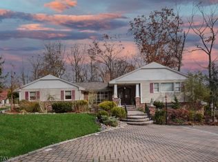 390 Summit Rd, Mountainside, NJ 07092