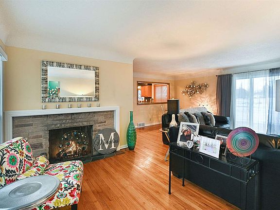 4th image of 2750 Brandon Pl