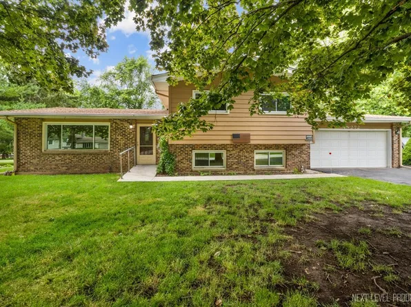 4N272 Kenwood Ave, West Chicago, IL 60185